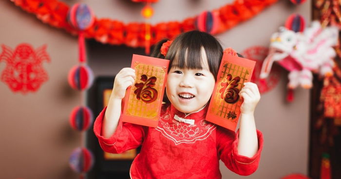 11 DIY Chinese New Year Decorations You Can Make Using Red Packets