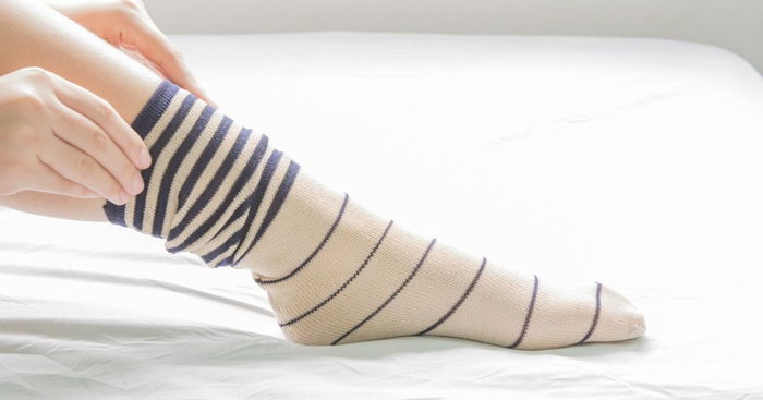 Here's Why You Need Compression Socks During Pregnancy