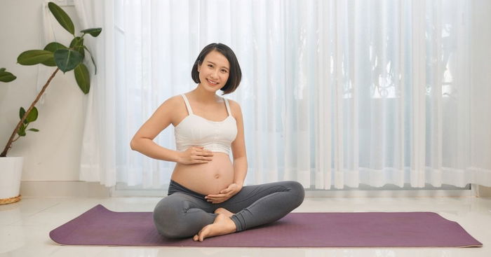 Here's Why Prenatal Yoga Is A Must For First-time Mums