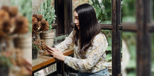 Types Of Parent Support Groups: Mum Is On A Toxic WhatsApp Group
