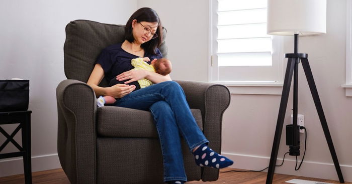 8 Best Nursing Chairs To Breastfeed Or Soothe Your Baby To Sleep In Comfort