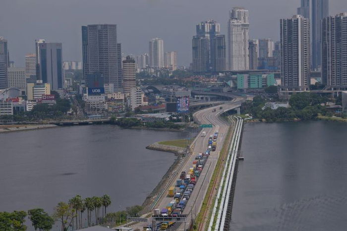 36 Hours of Torture: This Working Mother in Singapore Struggles to Return Home to Johor After 1-Year-Old Daughter Contracts Covid-19 There