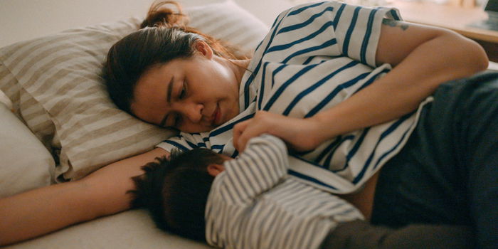 10 Things You Can Do to Stay Awake While Breastfeeding