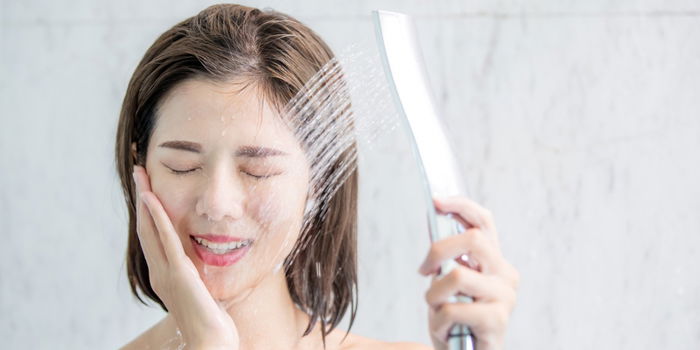 Is It Safe to Take a Bath Immediately After Giving Birth? Here’s What Experts Think