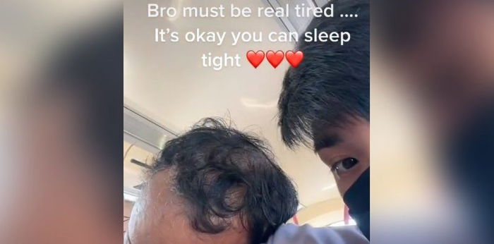 This Made My Day: Man Lets Stranger Enjoy Uninterrupted Sleep on His Shoulder on Bus Journey