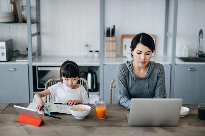 How Can Mums Balance Work and Motherhood Without Sacrificing Family