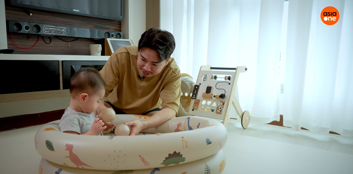 ‘Not Doing It To Make a Statement’: Here’s Why This Stay-at-Home Dad Doesn’t Want To Be Praised for What He Does