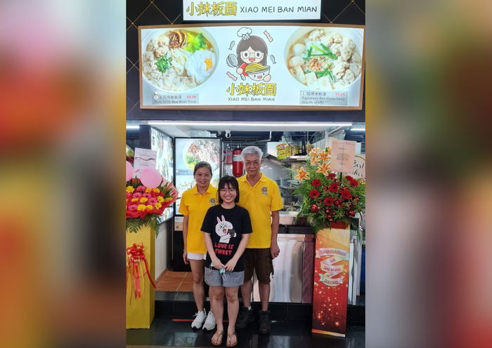 ‘Blessings for Doing the Right Thing’: Netizens React to Hawker Tracking Down Diner Who Overpaid by 100 Times