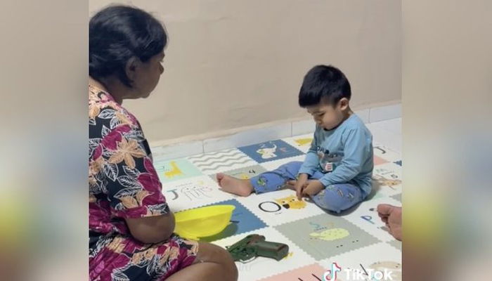 Parenting 101: Netizens Argue if Grandma Scolded Toddler Too Harshly