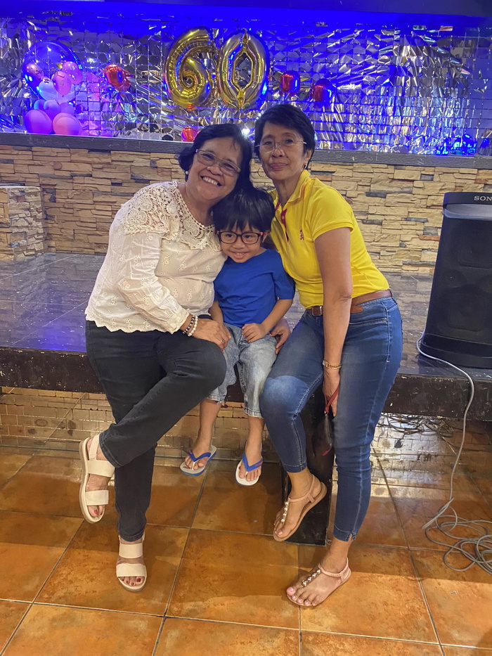 Atlas with his maternal and paternal grandmothers