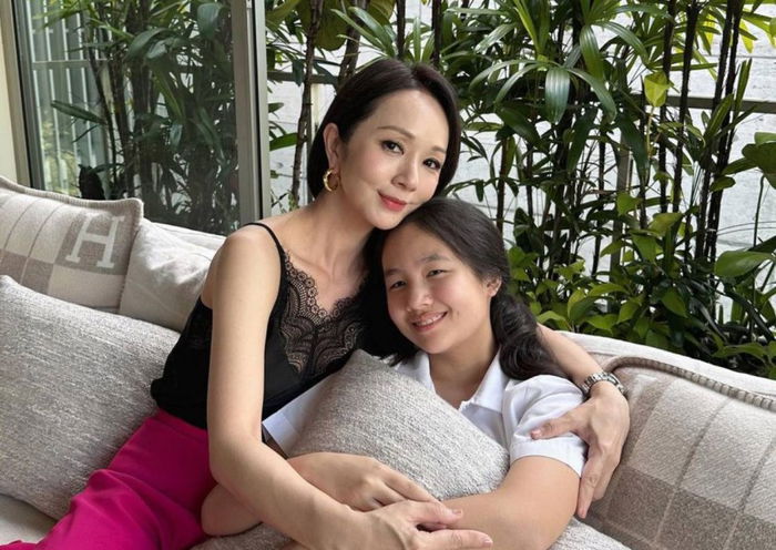 ‘I’m So Done With PSLE’: Diana Ser Watches Ah Girls Go Army With Daughter Just Before Her English PSLE Exam