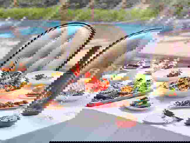 10 Best Free-Flow Brunch Buffets in Singapore for All Budgets