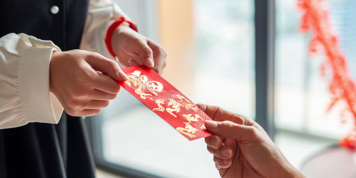 CNY Tipping: The Art of Gratitude and Glamour During the Lunar New Year