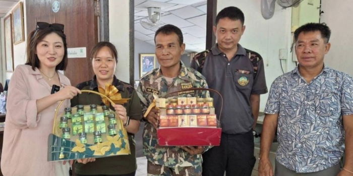 China Woman, Pushed off Cliff in Thailand by Husband, Meets Rescuers 5 Years Later