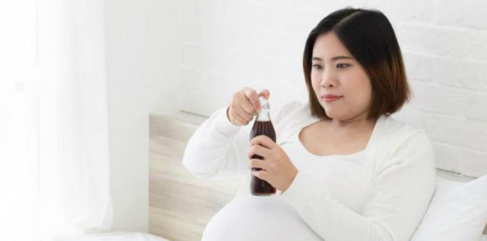 Pregnant Women Drink Soda, Is It True That It Can Risk Miscarriage? This Is What Doctors Say