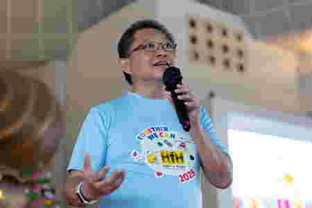 This Dad Has Been Shaving His Head for 13 Years & Hes Not Stopping Anytime Soon