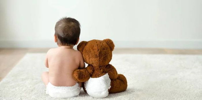 11 Causes of Yellow Loose Baby Poop, Normal or Not?