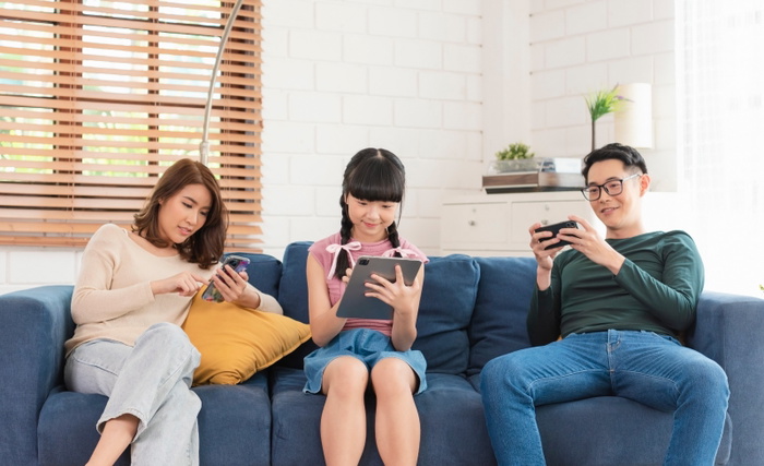 Digital Parenting Starts with Us: The Habits Children Should Learn from Their Parents