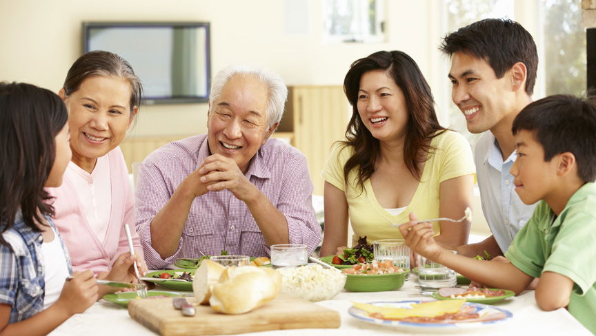 Giao tiếp với bố mẹ về công việc và tiền bạc - Bí quyết xây dựng mối quan hệ vững chắc trong gia đình hiện đại