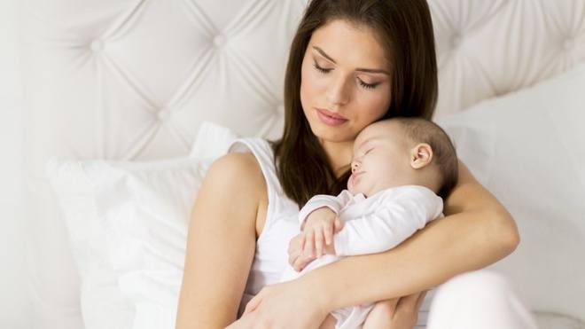 Tìm hiểu triệu chứng và các bước chăm sóc sau sinh cho mẹ