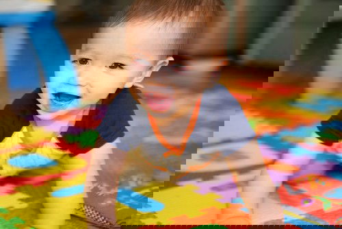 Bermain dengan anak di bawah 1 tahun, coba permainan seru ini!