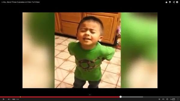 Video Anak Balita Dengan Tingkah Lakunya Yang Sangat Lucu