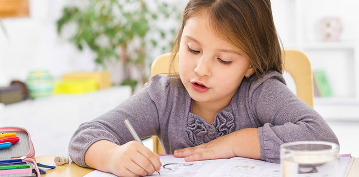 9 trik jitu agar anak tak lagi enggan mengerjakan PR, Parents bisa coba di rumah