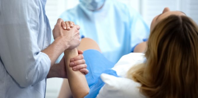 Cara Mengejan yang Benar Saat Melahirkan Normal agar Lancar