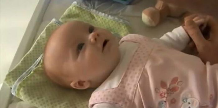 Bayi 2 Bulan Bicara "I Love You"!