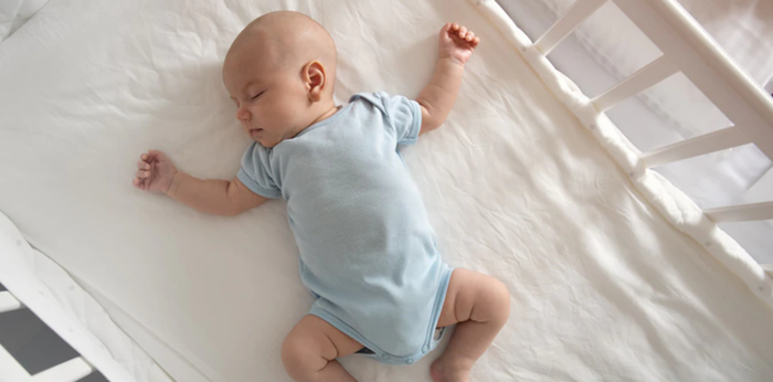 Manakah yang Terbaik sebagai Tempat Tidur Bayi, Kasur Lantai atau Boks Bayi?