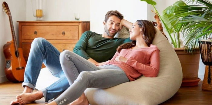 5 Topik Diskusi Untuk Menghangatkan Hubungan Suami Istri