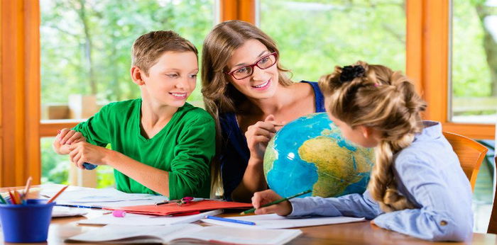 Pengalaman orangtua memilih sistem pendidikan homeschooling, apa dampaknya untuk anak?