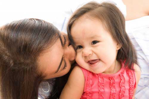 Perjuangan Ibu Mengasuh Bayi Dengan Jantung Separuh