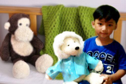 Wajarkah Bila Anak Laki-Laki Suka Main Boneka?