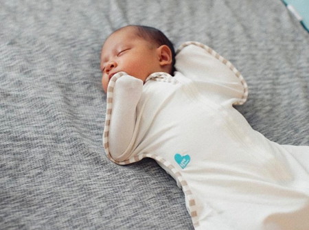 bayi tertawa itu lucu