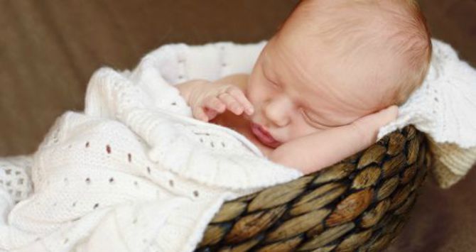 Perkembangan Bayi 1 Bulan; Ia Sudah Dapat Berpaling ke Arah Suara