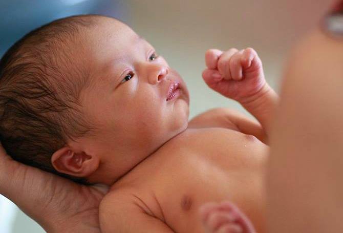 Bisakah Bayi Menyusu pada Payudara Puting Rata?