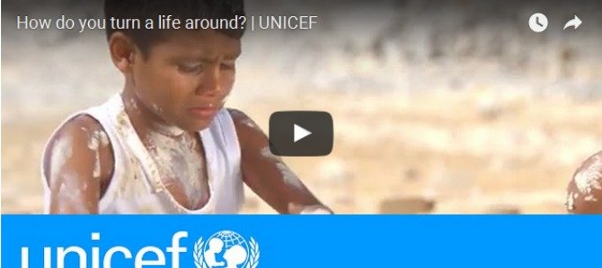 Dua Sisi Kehidupan Anak yang Berbeda