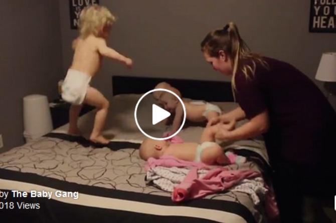 Beginilah Sibuknya Ibu Mengasuh 1 Balita dan Bayi Kembar 3