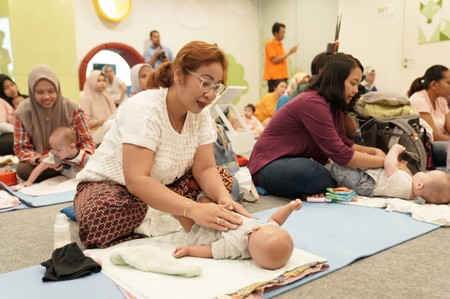 cara memijat perut bayi training ini