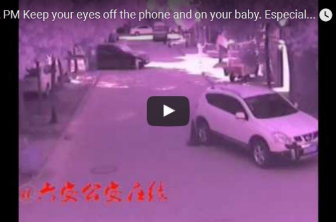 Ibu Sibuk Selfie, Anak Tertabrak Mobil