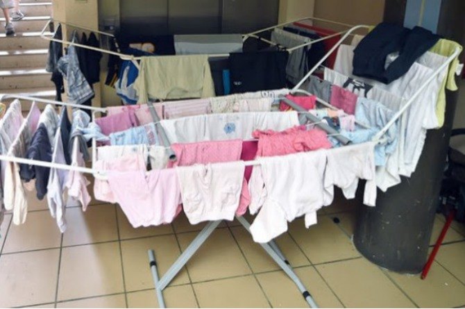 Menjemur Baju Basah di Dalam Rumah Bisa Bahayakan Kesehatan Anak