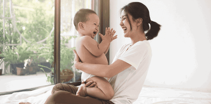 Perkembangan Bayi 1 Bulan sampai 12 Bulan yang Paling Penting