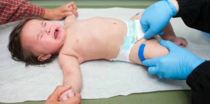 Kaki Bayi Bengkak Usai Imunisasi DPT, Apakah Karena Alergi Vaksin?