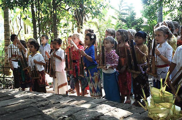 Sekolah-sekolah Unik Ini Mengajarkan Anak Menghargai Alam