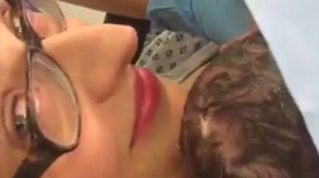 Lihat Bayi Keluar Sendiri Dari Rahim Lewat Gentle Cesarean Birth [Video]