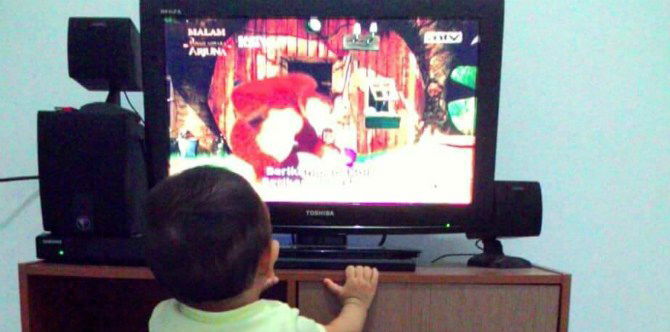 Perjuangan Seorang Ibu Mengatasi Anaknya yang Kecanduan Menonton Televisi