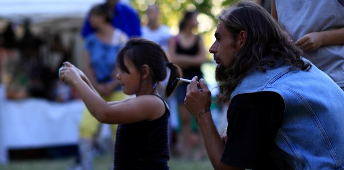 Peringatan Dokter: Sekalipun Merokok di Luar Rumah, Orangtua Perokok tetap Bahayakan Anak