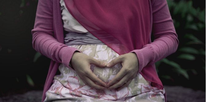 Apakah puasa saat hamil berdampak buruk pada bayi? Simak ulasan dan tipsnya ini