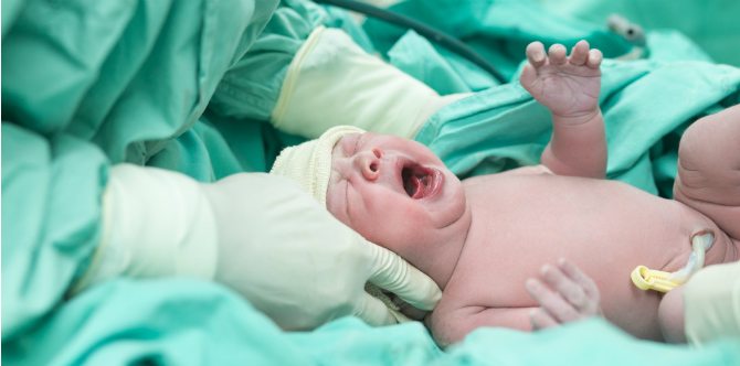 Pengakuan Seorang Ibu: "Tidak Ada yang Normal dalam Proses Persalinan Normal yang Aku Jalani"